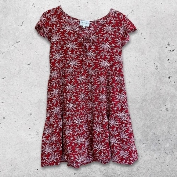 Hayden Los Angeles Mini Dress Floral Print Short Sleeve Tiered Skirt Red Medium‎ - Picture 1 of 9
